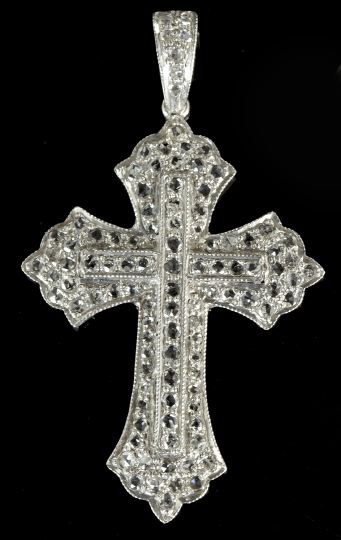 Appraisal: Eighteen-Karat White Gold and Diamond Pendant Cross of Latin form