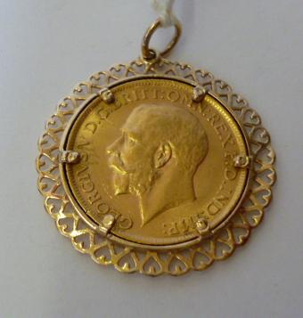 Appraisal: A GEORGE V GOLD SOVEREIGN loose mounted in a ct