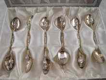 Appraisal: A boxed set of twelve Chinese silver teaspoons with mandarin