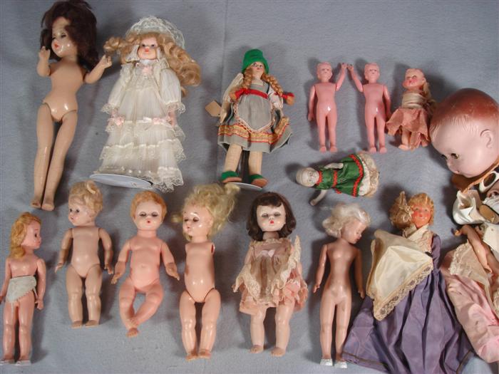 Appraisal: Lot of miscellaneous dolls Italian tourist dolls cloth dolls various