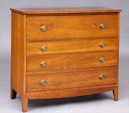 Appraisal: FEDERAL MAHOGANY CHEST OF DRAWERS The case fitted with large