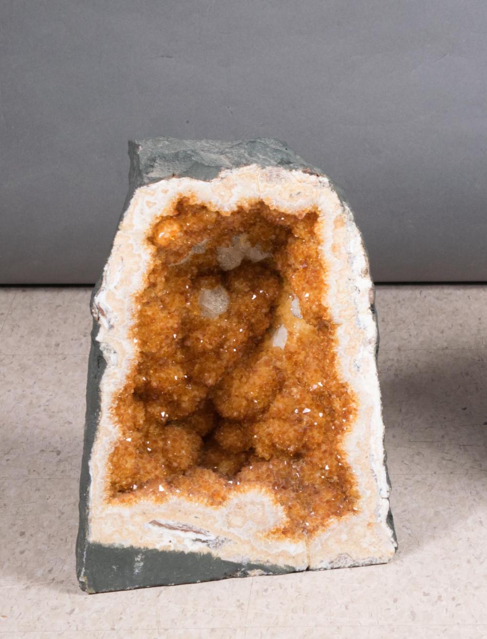 Appraisal: CITRINE QUARTZ CAVE GEODE H lbs