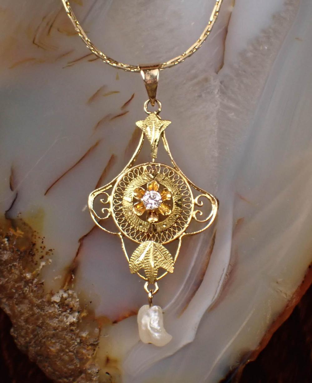 Appraisal: VINTAGE DIAMOND AND FOURTEEN KARAT GOLD LAVALIER NECKLACE with a