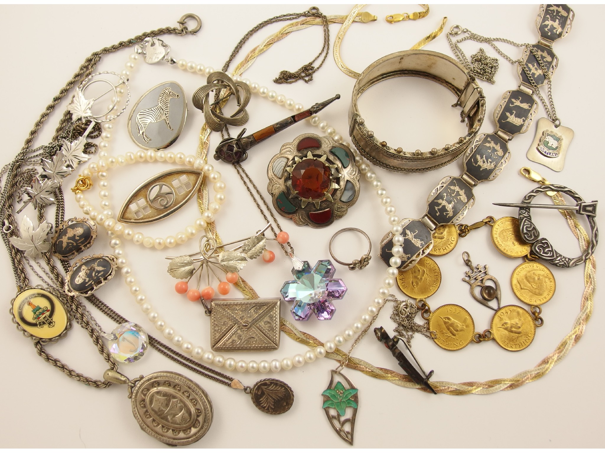 Appraisal: A collection of silver and vintage costume jewellery to include