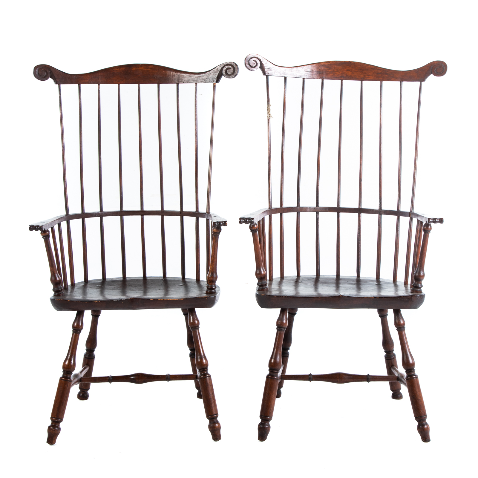 Appraisal: A PAIR OF FEDERAL COMB BACK WINDSOR CHAIRS Probably New