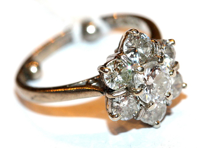 Appraisal: A SEVEN STONE DIAMOND SET CLUSTER RING central claw set