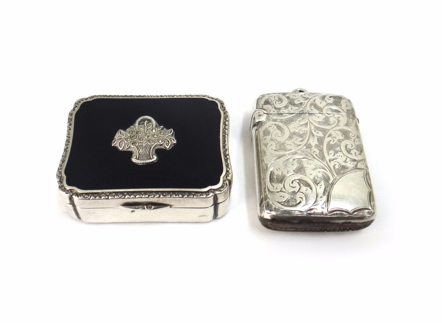 Appraisal: A continental shaped rectangular silver pill box English Import marks