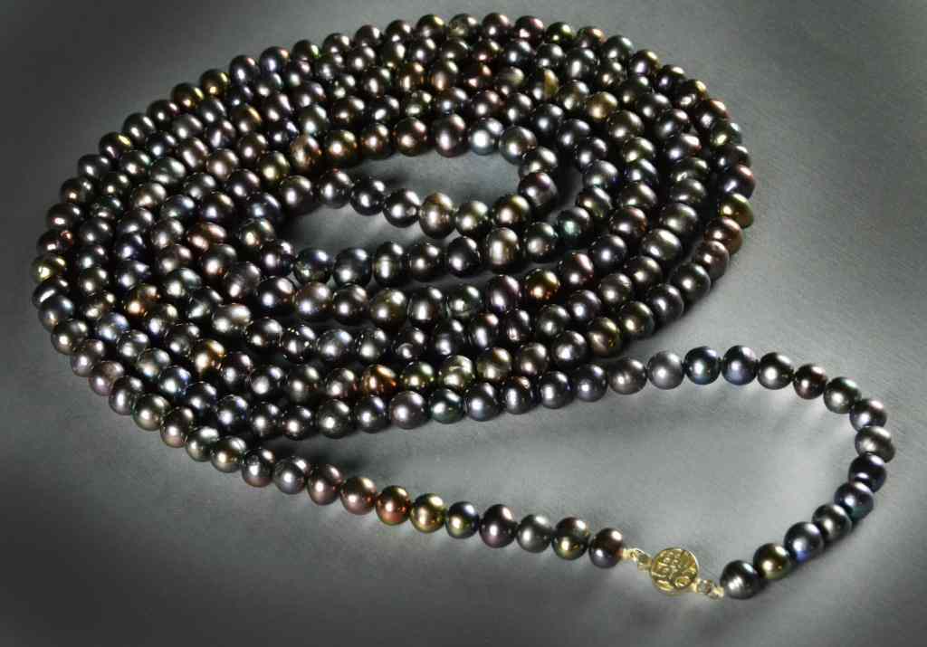 Appraisal: Irridescent Purple Pearl Necklace '' LStrand of shades of dark