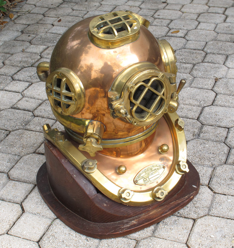 Appraisal: DECORATIVE MARK V BRASS DIVER'S HELMET Decorative 's replica of