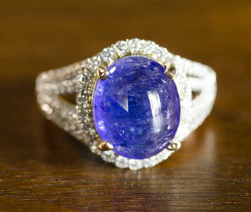 Appraisal: TANZANITE DIAMOND AND EIGHTEEN KARAT GOLD RING The white gold