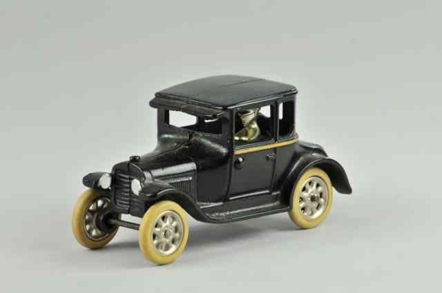 Appraisal: ARCADE MODEL ''T'' COUPE Mid-twenties version cast iron painted in