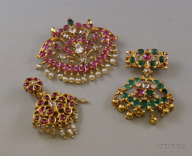 Appraisal: Three Indian Gem and Paste-set Pendant Brooches two in kt