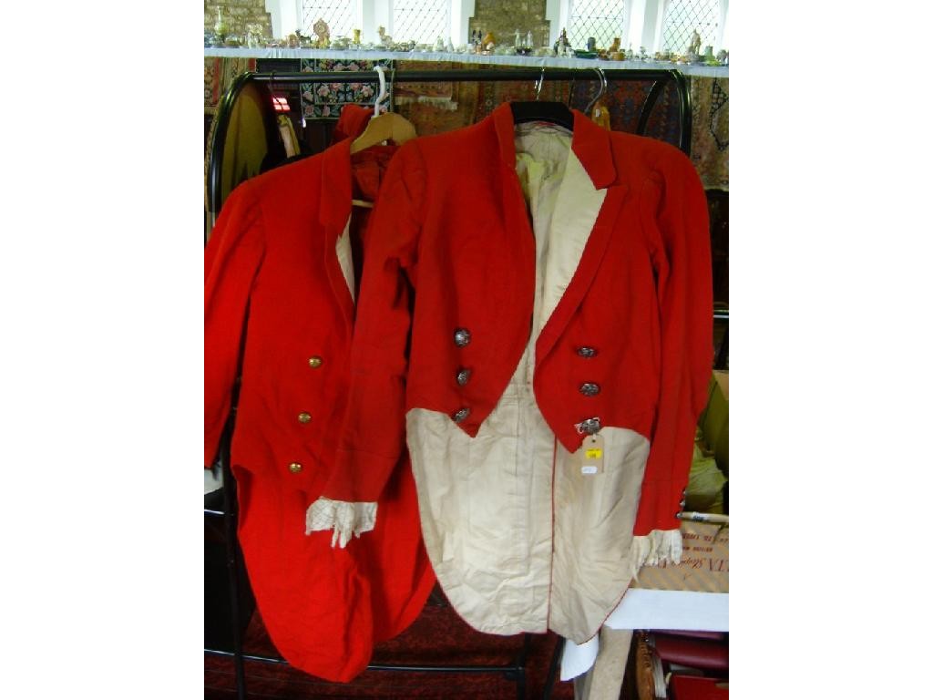 Appraisal: A collection of hunt jackets including dress examples one for