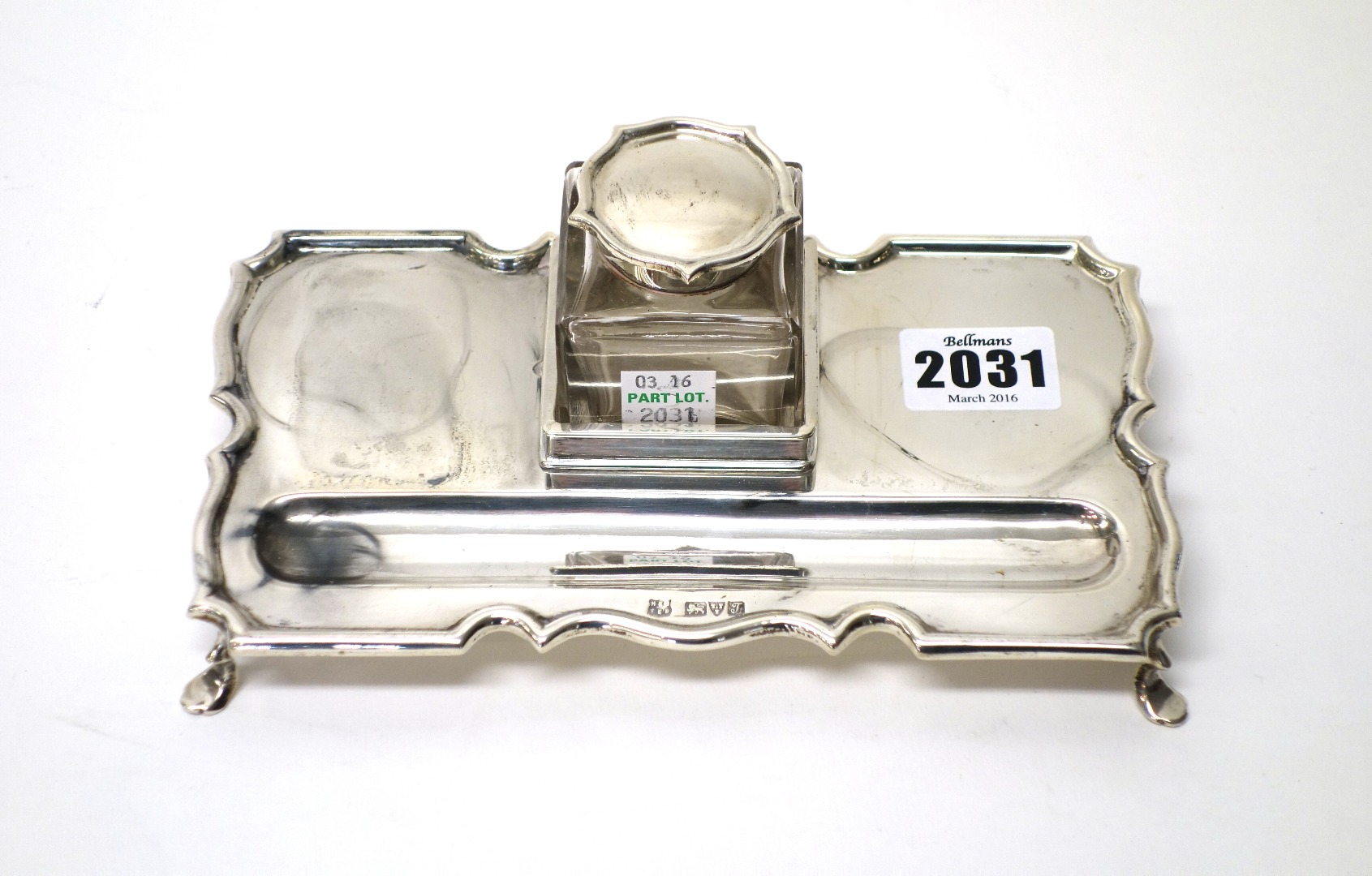 Appraisal: A silver shaped rectangular single bottle inkstand with a pen