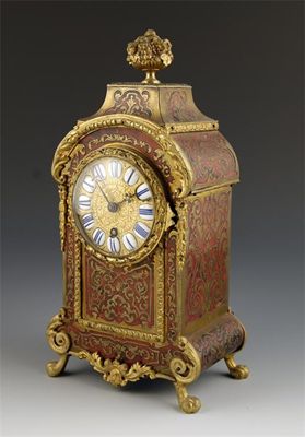 Appraisal: A French boulle mantel timepiece with a single barrel movement