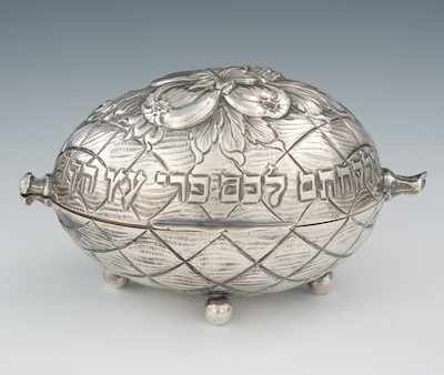 Appraisal: A Large Silver Judaic Etrog Form Container Ovoid fruit shape