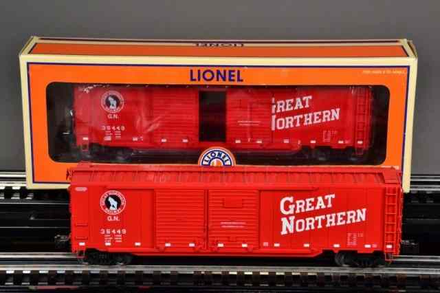 Appraisal: LIONEL ELECTRIC TRAINS - BOXCARSIncluding two identical Great Northern double-door