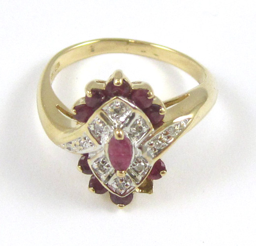 Appraisal: RUBY DIAMOND AND TEN KARAT GOLD RING The yellow and