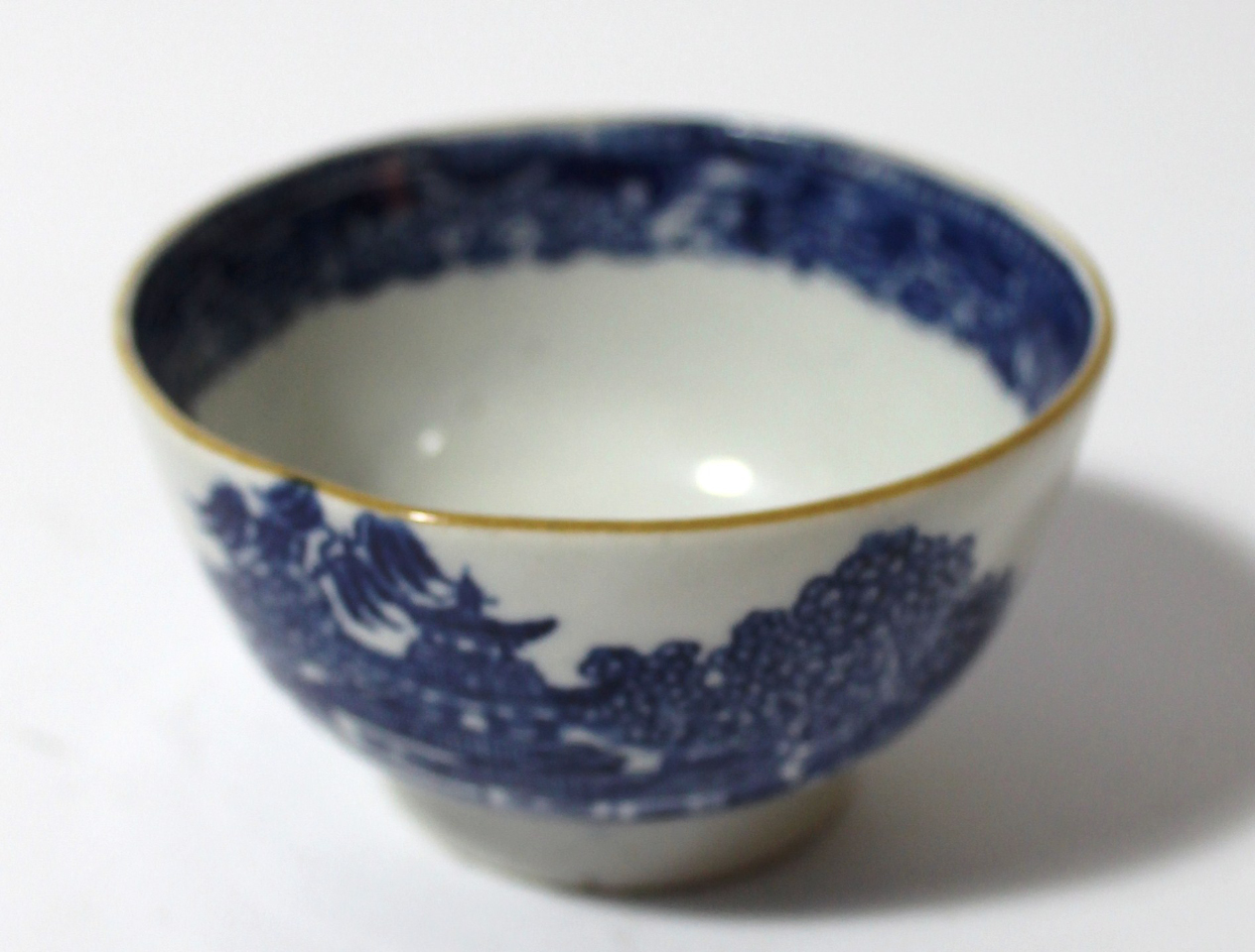 Appraisal: An thC blue and white porcelain tea bowl the circular