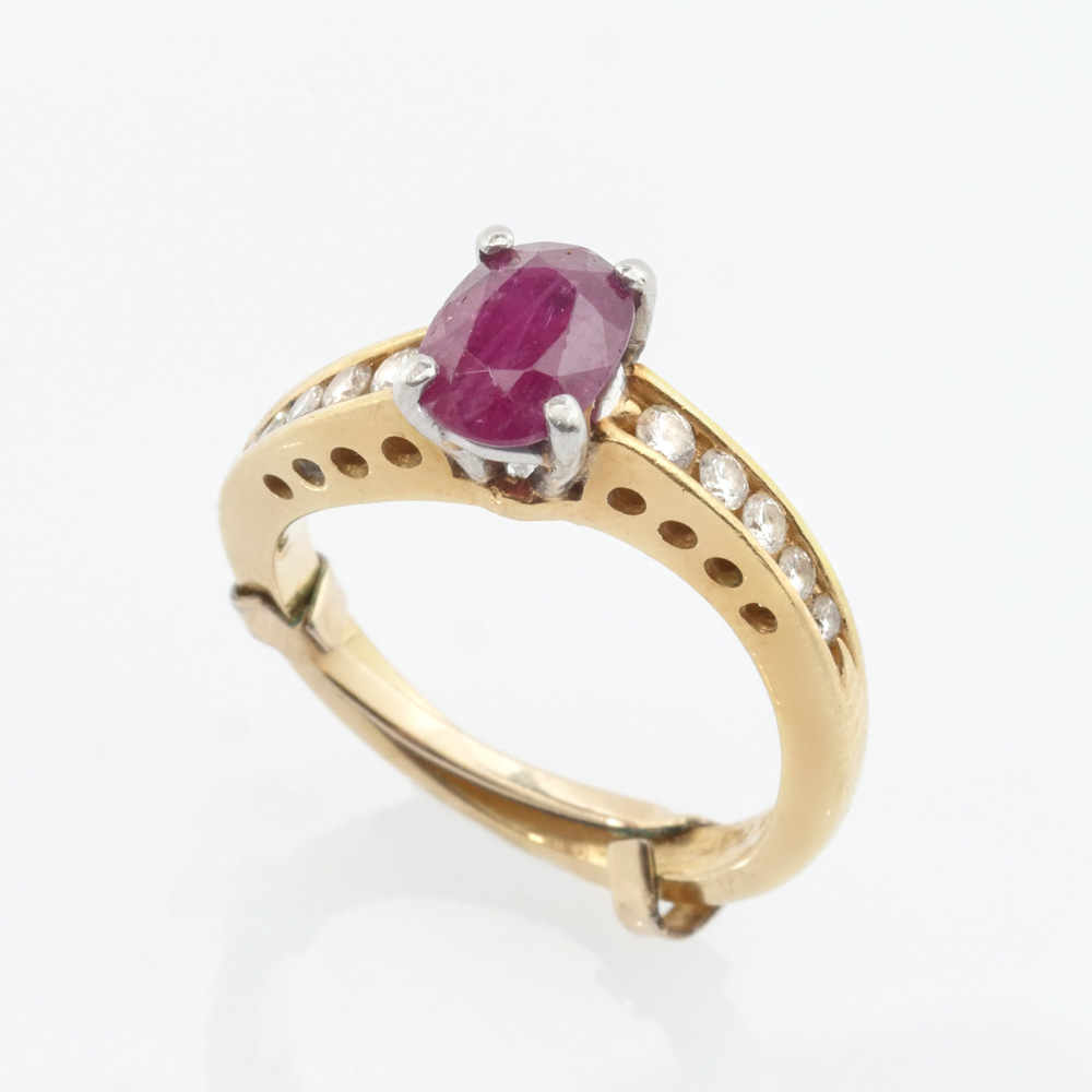 Appraisal: K PLAT RUBY AND DIAMOND RING K yellow gold platinum