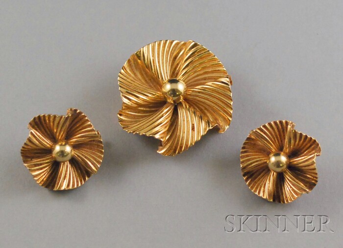 Appraisal: kt Gold Ribbed Flower Brooch and Matching Earclips total dwt