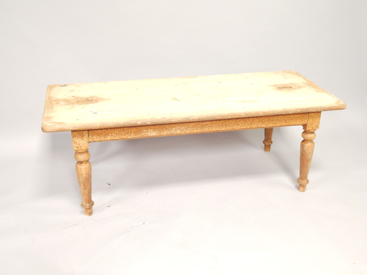 Appraisal: A pine scrub coffee table with turned legs cm wide