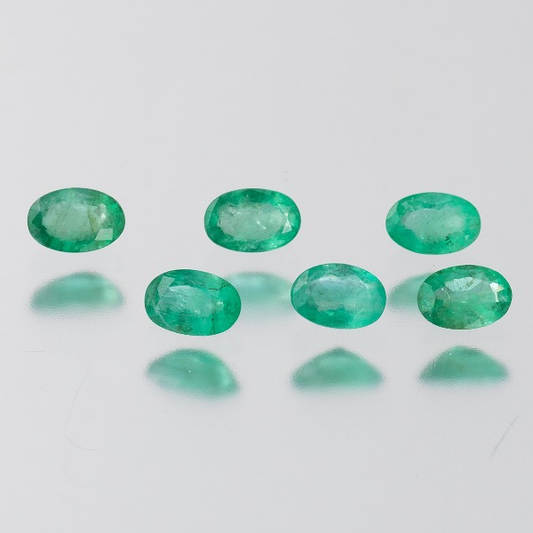 Appraisal: COLLECTION OF SIX UNMOUNTED OVAL CUT EMERALD GEMSTONES Six oval