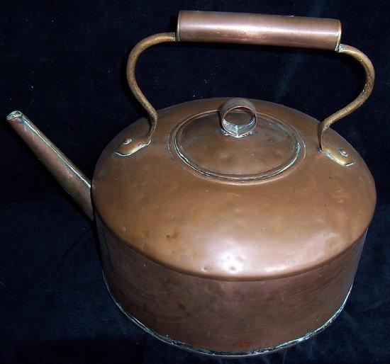 Appraisal: A th Century copper kettle of squat drum form cm