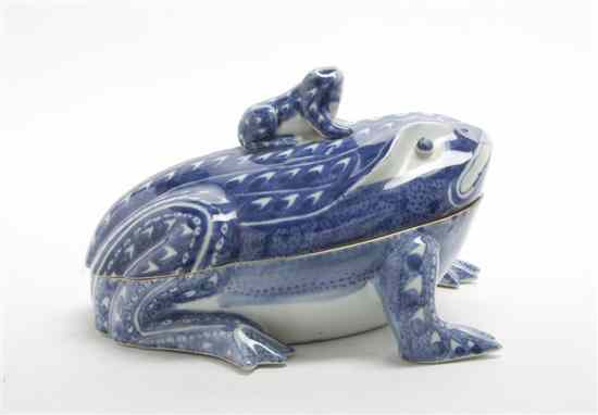 Appraisal: A Blue and White Ceramic Box in the form of