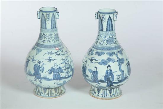 Appraisal: PAIR OF VASES China st quarter- th century pottery Bulbous