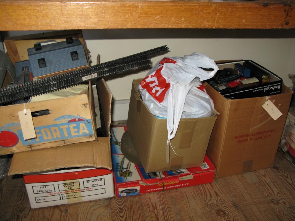 Appraisal: A collection of toy trains 's makes include Hornby and