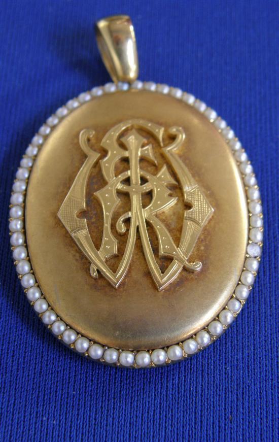 Appraisal: Oval gold pendant with applied initials and seed pearl border