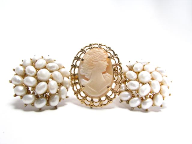 Appraisal: Pair of Trifari pearl earrings clip back and vintage resin