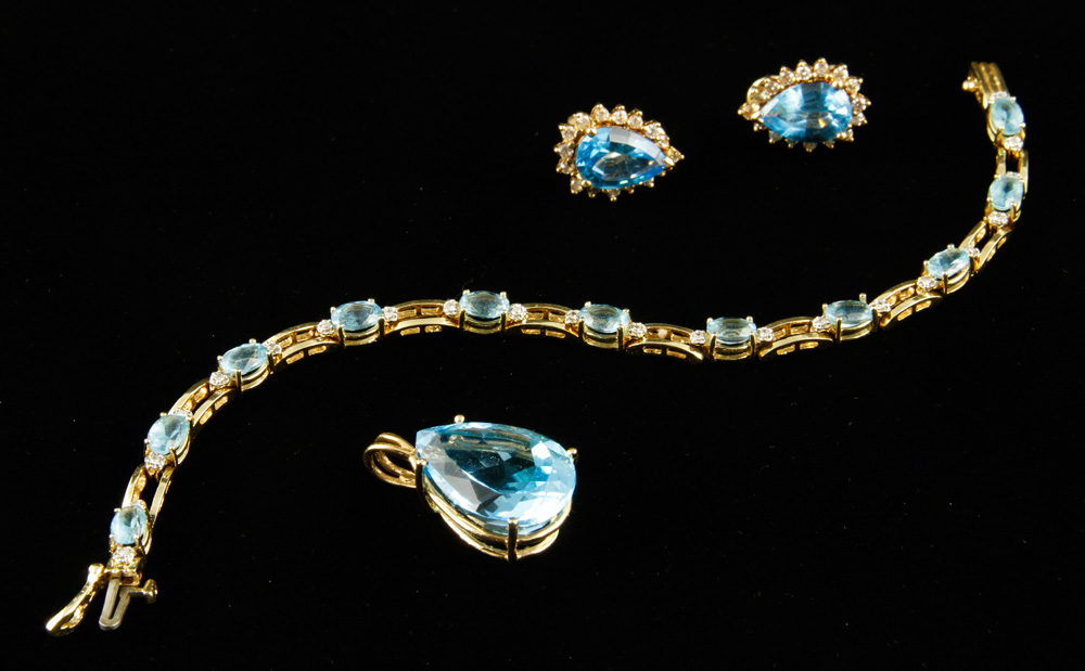 Appraisal: - K Yellow Gold and Topaz Jewelry Suite Suite of