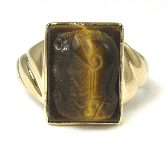 Appraisal: MAN'S TIGER'S EYE AND YELLOW GOLD RING The k gold