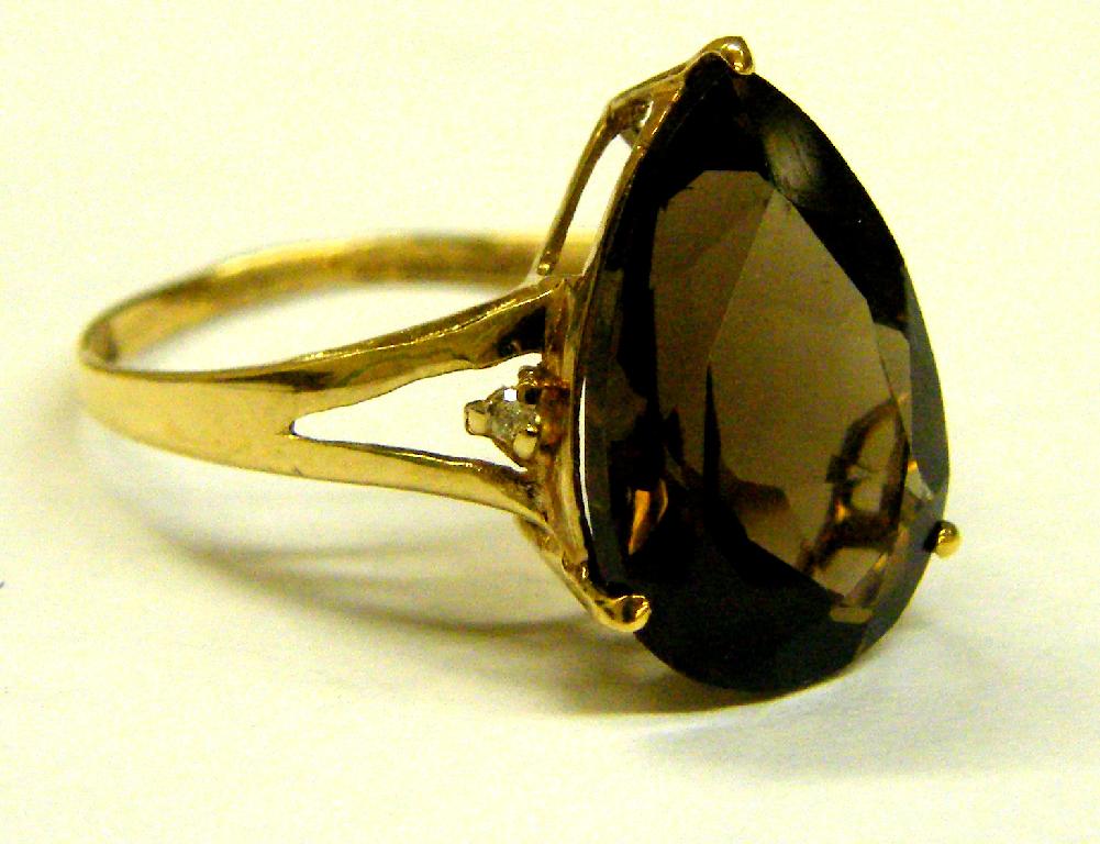 Appraisal: ct smoky quartz and diamond three stone ring