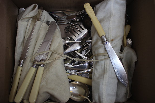 Appraisal: A QUANTITY OF SILVER PLATED CUTLERY to include a set