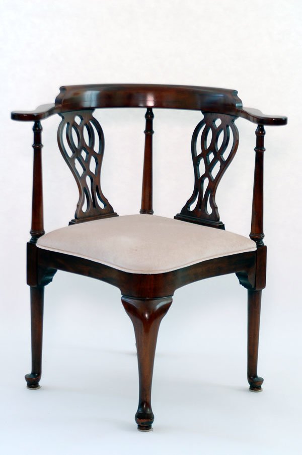 Appraisal: Colonial style corner chair shaped back splats with turned legs