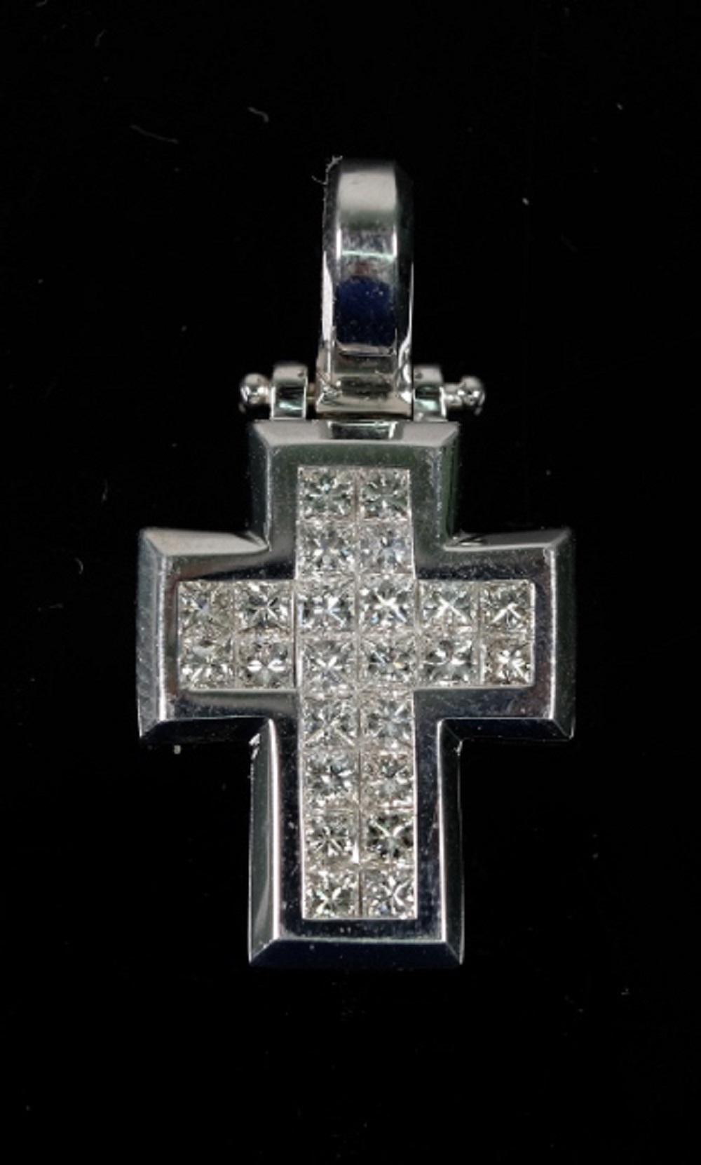 Appraisal: K WHITE GOLD CTW DIAMOND CROSS PENDANT K white gold