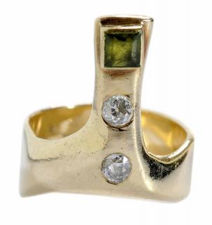 Appraisal: kt Diamond and Green Tourmaline Modern Ring with one square