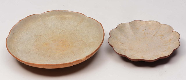 Appraisal: A CHINESE YIXING DISH moulded as a lotus flower and