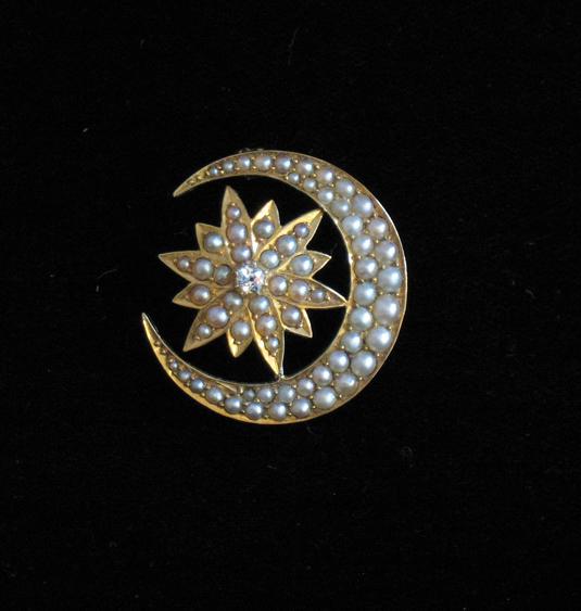 Appraisal: A VICTORIAN CRESCENT BROOCH pave-set overall with graduated seed pearls