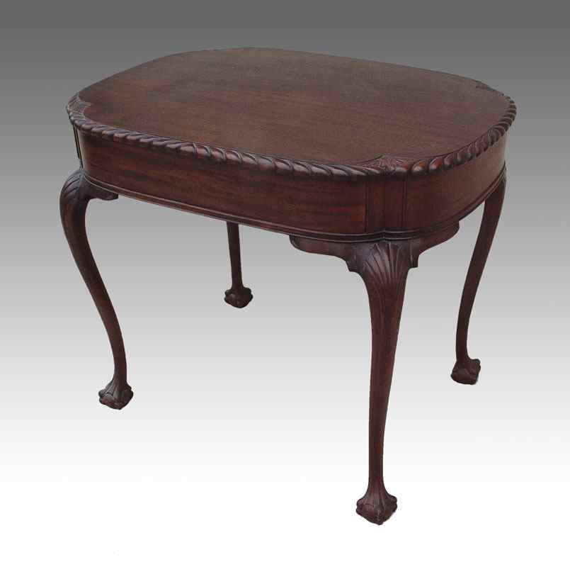 Appraisal: A GOOD MAHOGANY BALL AND CLAW FOOT LAMP TABLE Gadroon