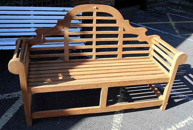 Appraisal: A MODERN TEAK LUTYENS STYLE GARDEN BENCH cm wide