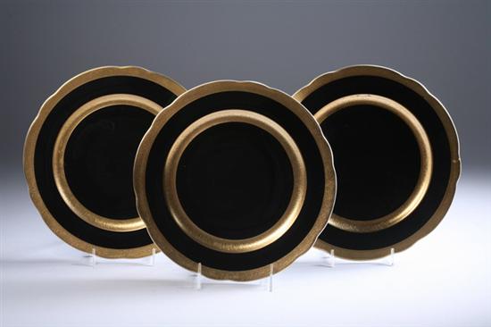 Appraisal: TWELVE JACKSON CHINA DINNER PLATES ROJ pattern Black body with