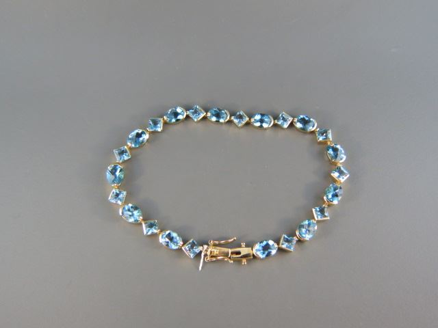 Appraisal: Blue Topaz Bracelet rich London blue diamonds oval shaped gems