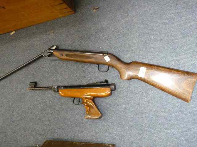 Appraisal: THE WEBLEY RANGER AIR RIFLE AF together with an old