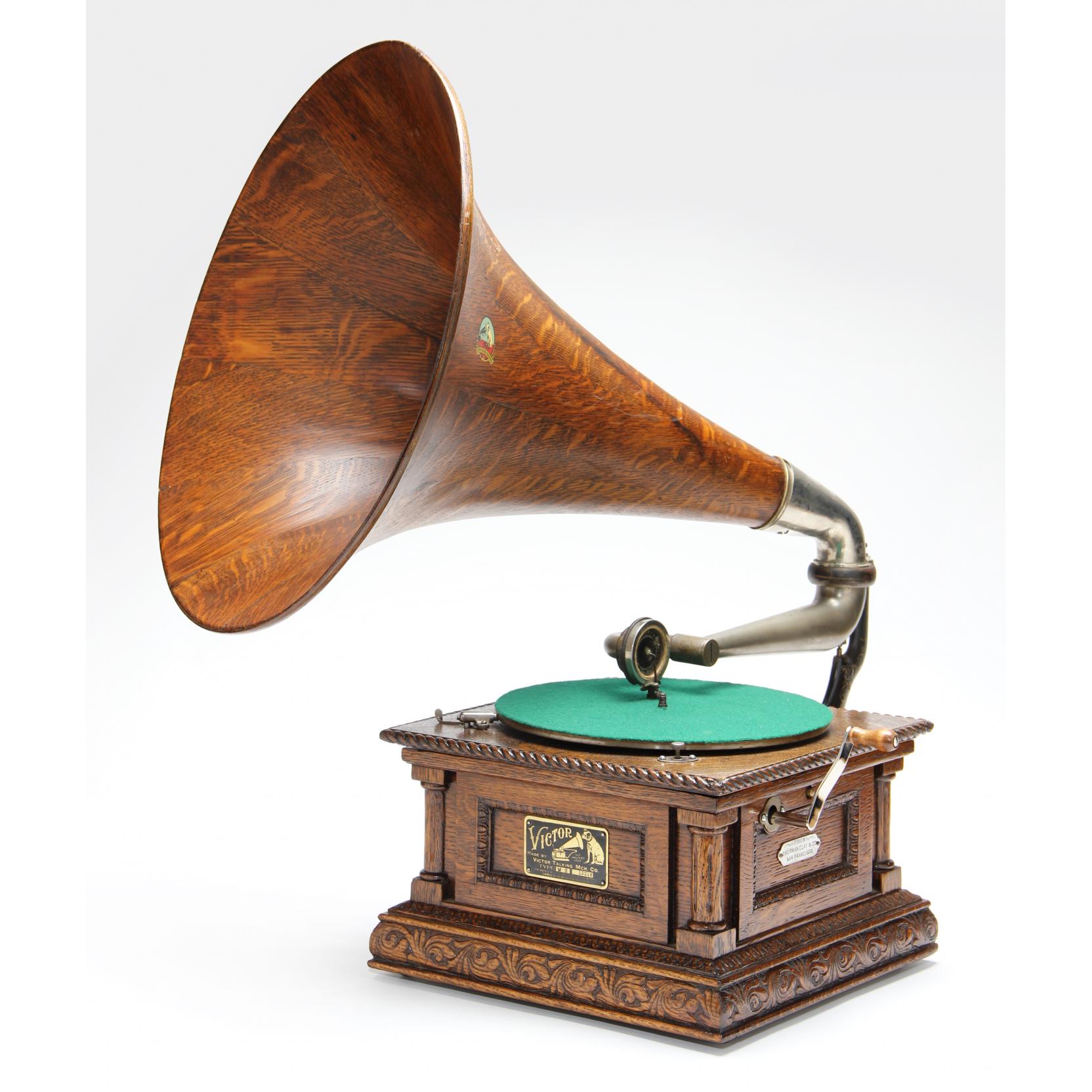 Appraisal: Victor Monarch Special Wooden Horn Disc Phonograph the front of