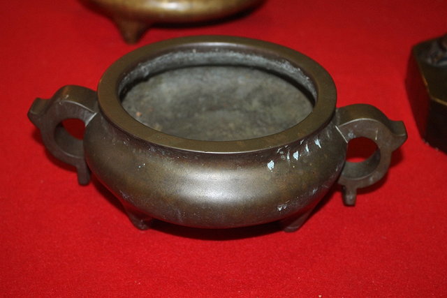 Appraisal: A CHINESE BRONZE TWO HANDLED CENSER with six character Xuande