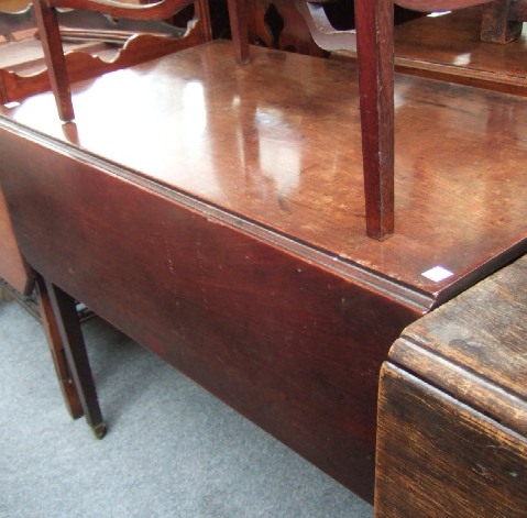 Appraisal: A George III mahogany Pembroke table with a single drawer